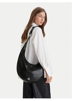 Calvin Klein Torebka Buckle Convertible Hobo Bag LV04F3446G Czarny ze sklepu MODIVO w kategorii Torebki hobo - zdjęcie 188635944