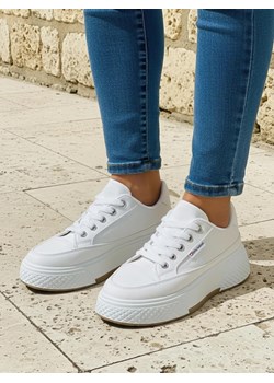 Damskie trampki platformowe Calypso białe tkaninowe na wiosnę i lato ze sklepu royalfashion.pl w kategorii Trampki damskie - zdjęcie 188636632