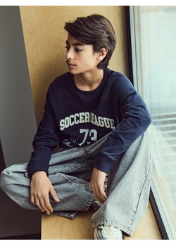 Reserved - Jeansy baggy z brelokiem - jasnoszary ze sklepu Reserved w kategorii Spodnie chłopięce - zdjęcie 188636791