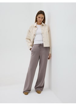 Reserved - Spodnie dresowe long leg - brązowy ze sklepu Reserved w kategorii Spodnie damskie - zdjęcie 188636850