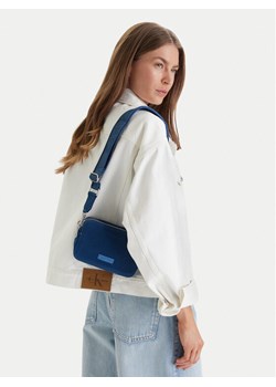 Calvin Klein Torebka Webbing Strap Canvas Camera Bag LV04F3385G Niebieski ze sklepu MODIVO w kategorii Listonoszki - zdjęcie 188641963