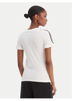 adidas T-Shirt adicolor Classics 3-Stripes GN2913 Biały Regular Fit ze sklepu MODIVO w kategorii Bluzki damskie - zdjęcie 188642061