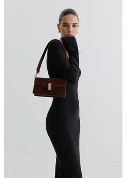 Estro: Mała ciemnobrązowa torebka damska na ramię z weluru naturalnego ze sklepu Estro w kategorii Listonoszki - zdjęcie 188643084