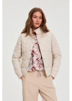 Pikowana kurtka beżowa ze sklepu Moodo.pl w kategorii Kurtki damskie - zdjęcie 188643361