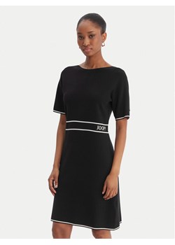 JOOP! Sukienka dzianinowa Kirla 10018002 Czarny Regular Fit ze sklepu MODIVO w kategorii Sukienki - zdjęcie 188644270