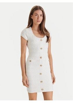 Marciano Guess Sukienka dzianinowa 6RGK48 5852Z Biały Regular Fit ze sklepu MODIVO w kategorii Sukienki - zdjęcie 188644333