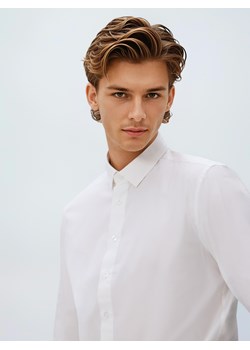 Reserved - Gładka koszula slim fit - biały ze sklepu Reserved w kategorii Koszule męskie - zdjęcie 188655724