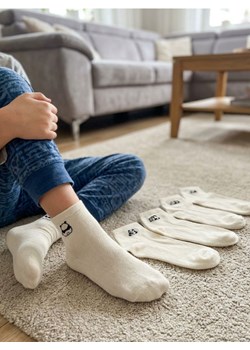 Sinsay - Prążkowane skarpetki 5 pack - biały ze sklepu Sinsay w kategorii Skarpetki dziecięce - zdjęcie 188656514