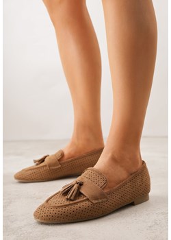 Jasnobrązowe Mokasyny z Imitacji Zamszu z Ozdobną Perforacją i Frędzlami Yenone ze sklepu born2be.pl w kategorii Mokasyny damskie - zdjęcie 188667290