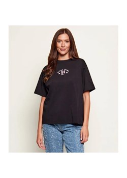 Guess Jeans T-shirt 81 STAR | Oversize fit ze sklepu Gomez Fashion Store w kategorii Bluzki damskie - zdjęcie 188667873