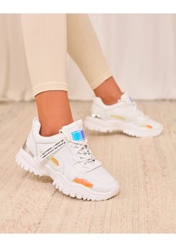 Royalfashion Sportowe białe sneakersy damskie Holys ze sklepu royalfashion.pl w kategorii Buty sportowe damskie - zdjęcie 188675210