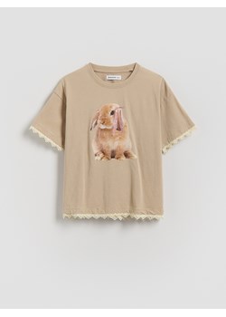 Reserved - T-shirt z nadrukiem - warm olive ze sklepu Reserved w kategorii Bluzki dziewczęce - zdjęcie 188675724