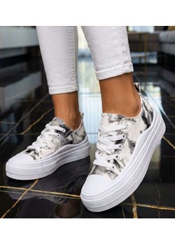 Sznurowane trampki damskie na wysokiej podeszwie /D7-2 13769 S197/ ze sklepu Pantofelek24.pl w kategorii Trampki damskie - zdjęcie 188676064