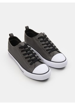 Sinsay - Trampki sznurowane z gumowym noskiem - khaki ze sklepu Sinsay w kategorii Trampki męskie - zdjęcie 188680141