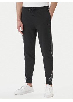 BOSS Spodnie dresowe 50554794 Czarny Regular Fit ze sklepu MODIVO w kategorii Spodnie męskie - zdjęcie 188681160