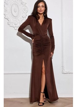 Długa dopasowana sukienka z efektownym marszczeniem ze sklepu intimiti.pl w kategorii Sukienki - zdjęcie 188682184