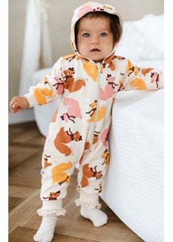 Kombinezon dresowy niemowlęcy bez stópek ecru w wiewiórki – 100% bawełna ze sklepu intimiti.pl w kategorii Pajacyki - zdjęcie 188684940