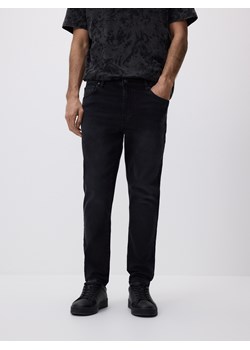 Reserved - Jeansy carrot slim z efektem sprania - czarny ze sklepu Reserved w kategorii Jeansy męskie - zdjęcie 188686231