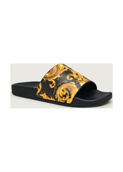 Versace Jeans Couture Klapki FONDO SLIDE DIS.SQ4 ze sklepu Gomez Fashion Store w kategorii Klapki męskie - zdjęcie 188693070
