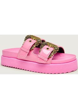 Versace Jeans Couture Klapki FONDO ARIZONA DIS. SM1 ze sklepu Gomez Fashion Store w kategorii Klapki damskie - zdjęcie 188693130