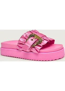 Versace Jeans Couture Klapki FONDO ARIZONA DIS. SM5 ze sklepu Gomez Fashion Store w kategorii Klapki damskie - zdjęcie 188693131