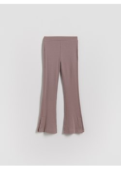 Reserved - Prążkowane legginsy flared - fioletowy ze sklepu Reserved w kategorii Spodnie dziewczęce - zdjęcie 188694940