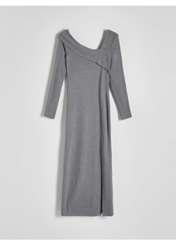 Reserved - Dzianinowa sukienka z asymetrycznym dekoltem - ciemnoszary ze sklepu Reserved w kategorii Sukienki - zdjęcie 188695210