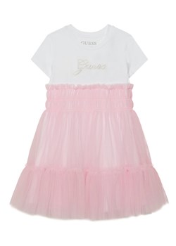 Guess Sukienka codzienna K6RK00 K6YW0 Różowy Regular Fit ze sklepu MODIVO w kategorii Sukienki dziewczęce - zdjęcie 188713874