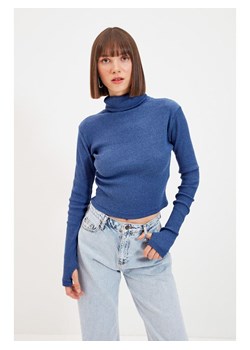 trendyol Koszulka w kolorze niebieskim ze sklepu Limango Polska w kategorii Bluzki damskie - zdjęcie 188720960