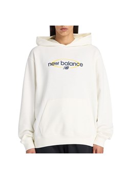 Bluza damska New Balance WT61150XSST - biała ze sklepu streetstyle24.pl w kategorii Bluzy damskie - zdjęcie 188726604