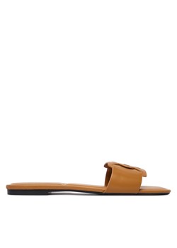 Calvin Klein Klapki Square Flat Sandal Emblem HW0HW03128 Brązowy ze sklepu MODIVO w kategorii Klapki damskie - zdjęcie 188728562