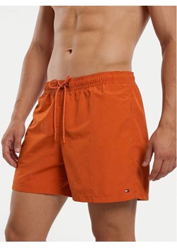 Tommy Hilfiger Szorty kąpielowe UM0UM03477 Pomarańczowy Regular Fit ze sklepu MODIVO w kategorii Kąpielówki - zdjęcie 188728631