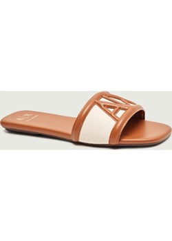 Armani Exchange Klapki ze sklepu Gomez Fashion Store w kategorii Klapki damskie - zdjęcie 188731343