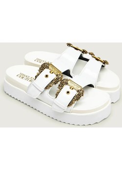 Versace Jeans Couture Klapki FONDO ARIZONA DIS. SM1 ze sklepu Gomez Fashion Store w kategorii Klapki damskie - zdjęcie 188731351