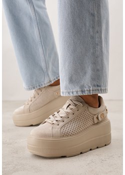 Beżowe Skórzane Sneakersy na Platformie i Koturnie Zdobione Perforacją Peniesh ze sklepu born2be.pl w kategorii Buty sportowe damskie - zdjęcie 188733270