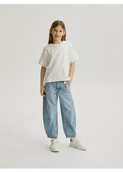 Reserved - Jeansy skater z brelokiem - niebieski ze sklepu Reserved w kategorii Spodnie dziewczęce - zdjęcie 188733590