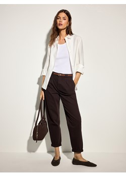 Mohito - Jeansy chino slim z paskiem - ciemnobrązowy ze sklepu Mohito w kategorii Jeansy damskie - zdjęcie 188746864