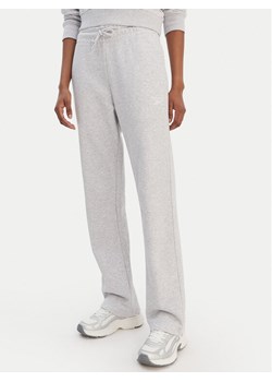 Reebok Spodnie dresowe Zuzanna RK25496CCW Szary Regular Fit ze sklepu MODIVO w kategorii Spodnie damskie - zdjęcie 188748602