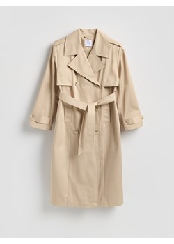 Reserved - Dwurzędowy trencz z paskiem - beżowy ze sklepu Reserved w kategorii Płaszcze damskie - zdjęcie 188749553