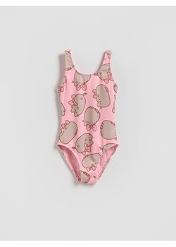 Reserved - Jednoczęściowy strój kąpielowy Pusheen - brudny róż ze sklepu Reserved w kategorii Stroje kąpielowe - zdjęcie 188751642