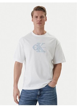 Calvin Klein Jeans T-Shirt LV04RF819G Biały Regular Fit ze sklepu MODIVO w kategorii T-shirty męskie - zdjęcie 188752412