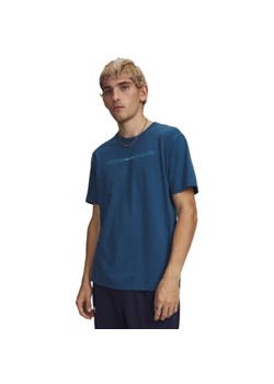 Męski t-shirt z nadrukiem Under Armour UA M BLUR WM SS - niebieski ze sklepu Sportstylestory.com w kategorii T-shirty męskie - zdjęcie 188755173