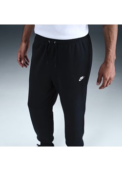 Joggery męskie Nike Club - Czerń ze sklepu Nike poland w kategorii Spodnie męskie - zdjęcie 188757182