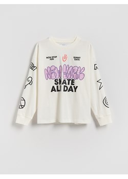 Reserved - Longsleeve z nadrukiem - złamana biel ze sklepu Reserved w kategorii Bluzy chłopięce - zdjęcie 188759400