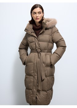 Mohito - Pikowany płaszcz z naturalnym puchem - beżowy ze sklepu Mohito w kategorii Płaszcze damskie - zdjęcie 188760150