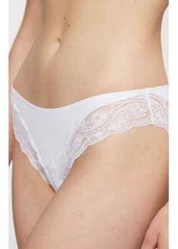 Triumph Lovely Micro Tai figi 10182556, Kolor biały, Rozmiar M, Triumph ze sklepu Primodo w kategorii Majtki damskie - zdjęcie 188784041