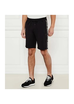 GUESS ACTIVE Szorty ARLO | Regular Fit ze sklepu Gomez Fashion Store w kategorii Spodenki męskie - zdjęcie 188786214