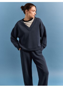 Mohito - Granatowa bluza basic z modalem - granatowy ze sklepu Mohito w kategorii Bluzy damskie - zdjęcie 188807580