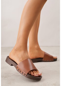 Brązowe Klapki w Klasycznym Stylu z Nitami Talove ze sklepu born2be.pl w kategorii Klapki damskie - zdjęcie 188808984