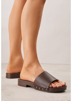 Ciemnobrązowe Klapki w Klasycznym Stylu z Nitami Talove ze sklepu born2be.pl w kategorii Klapki damskie - zdjęcie 188808993